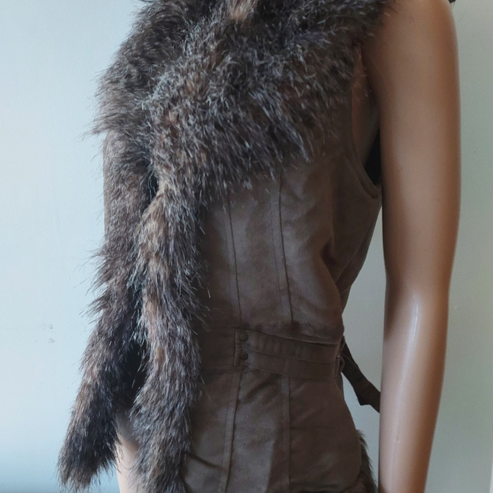 Vest - Picture 2 of 4
